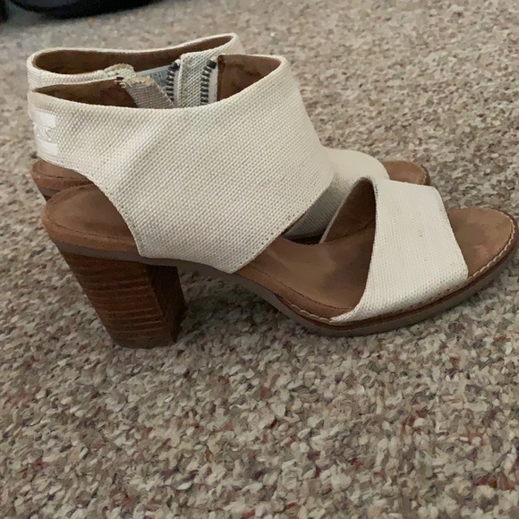 Wore once and do not fit right. - Picture 2 of 4